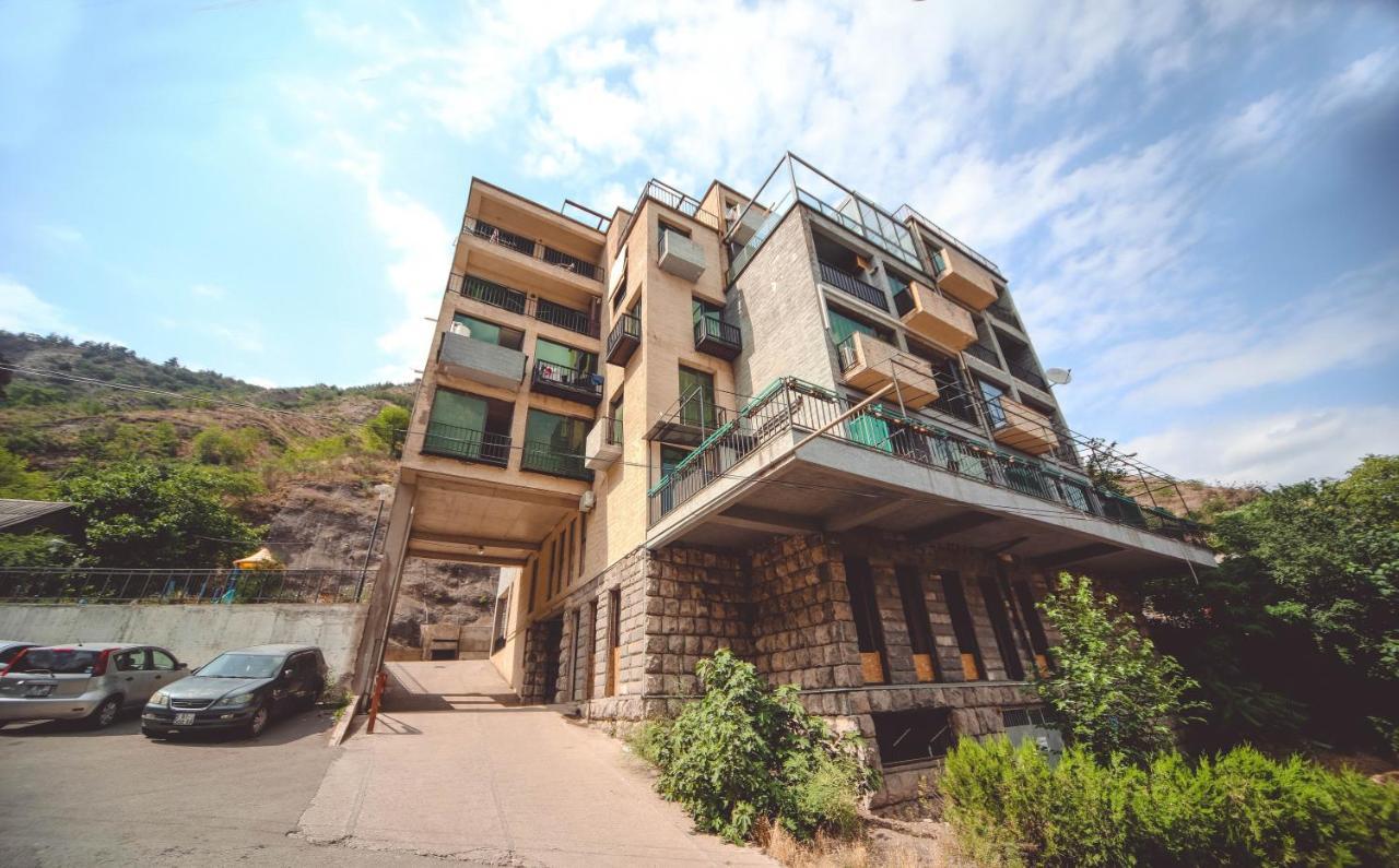 Under The Mountain Apartman Tbiliszi Kültér fotó